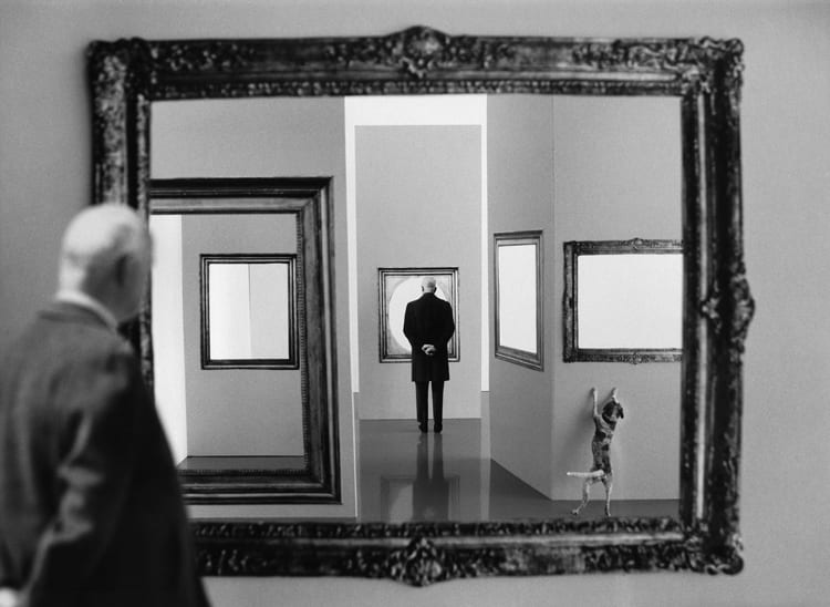 Gilbert Garcin, Au Musee (at the Museum)