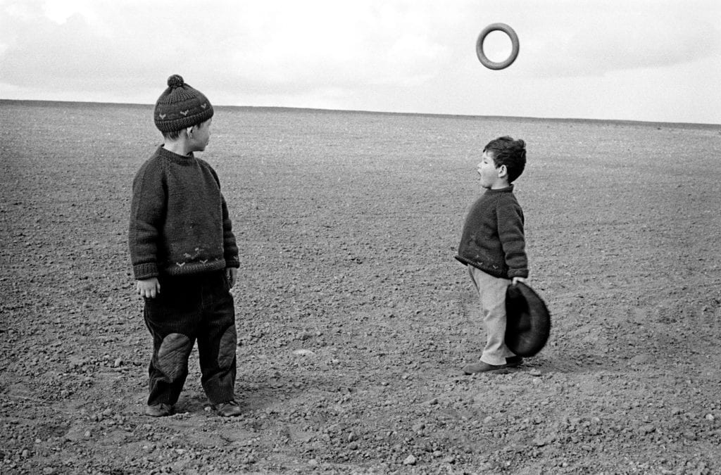 Frank Horvat, Michel & Lorenzo in Field