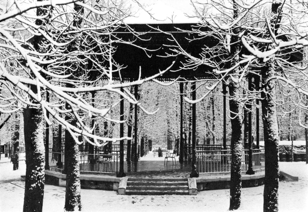 Edouard Boubat, Kiosque a Musique, Paris