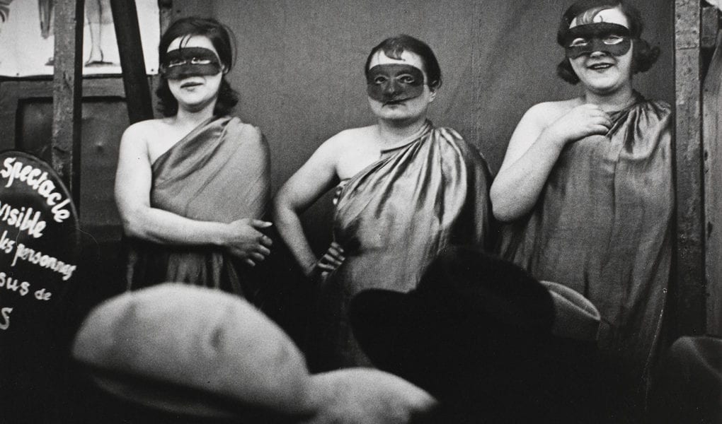 Brassai (Gyula Halasz), Parade D'Un Spectacle De Fete Foraine, Boulevard Saint-Jacques, Paris