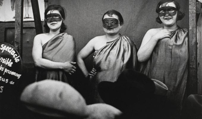 Brassai (Gyula Halasz), Parade D'Un Spectacle De Fete Foraine, Boulevard Saint-Jacques, Paris