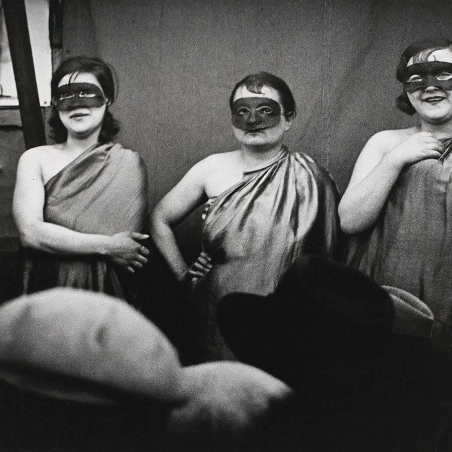 Brassai (Gyula Halasz), Parade D'Un Spectacle De Fete Foraine, Boulevard Saint-Jacques, Paris