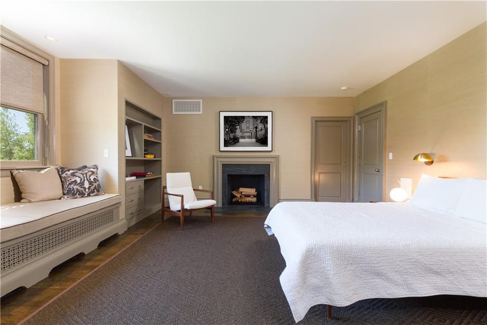 Living with Art, Bedroom 15