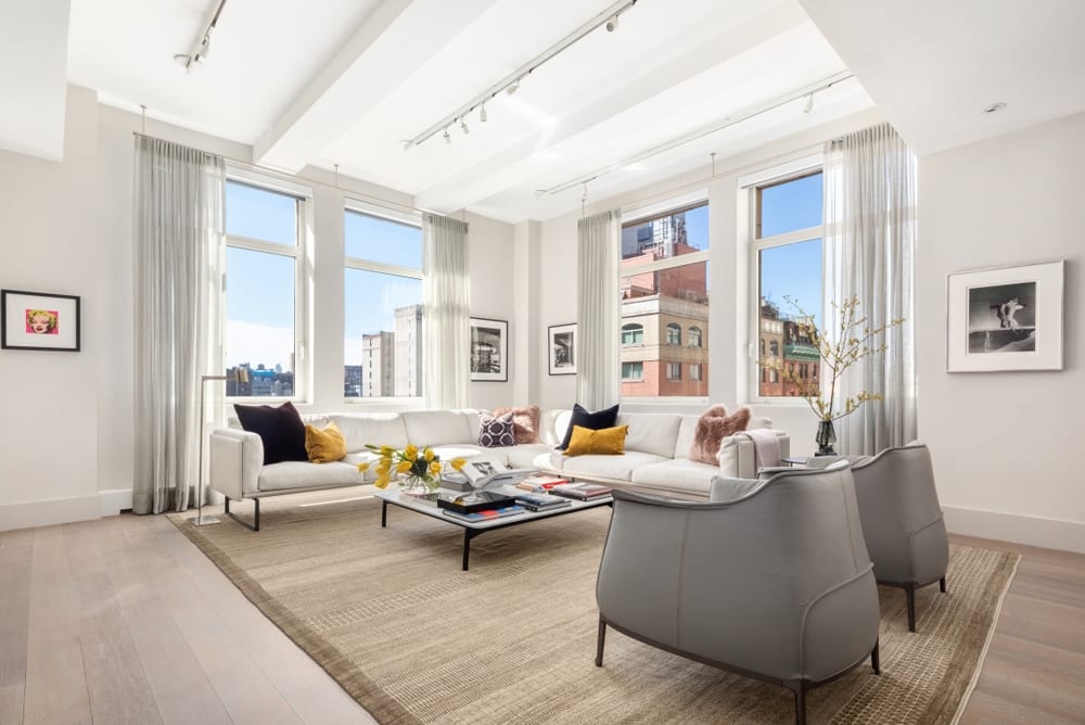 Living with Art, Living Room 31