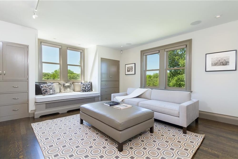 Living with Art, Living Room 32