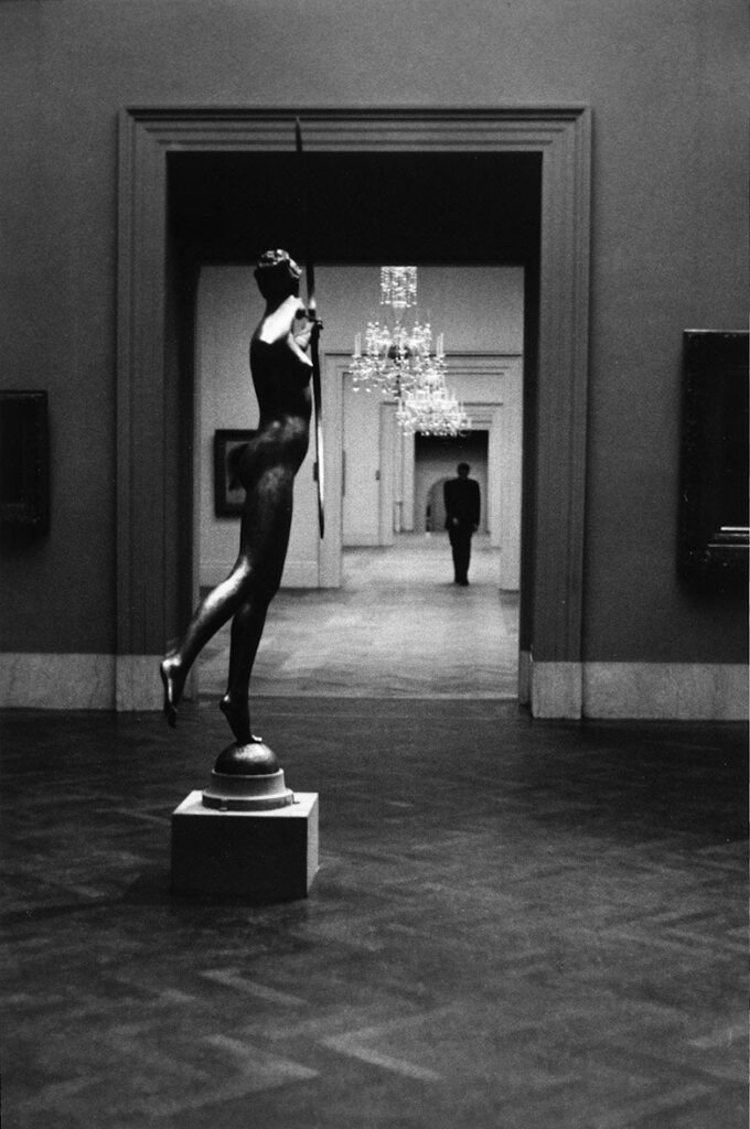 Elliott Erwitt, Metropolitan Museum of Art, New York City, USA, 1953 , Silver Gelatin Photograph