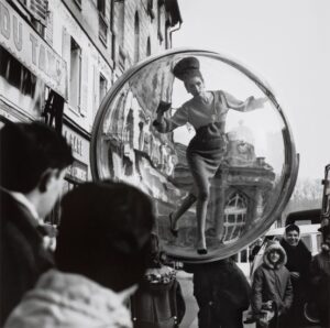 Melvin Sokolsky, Du Taxi, Unsuspecting passerby, January 31, 1963