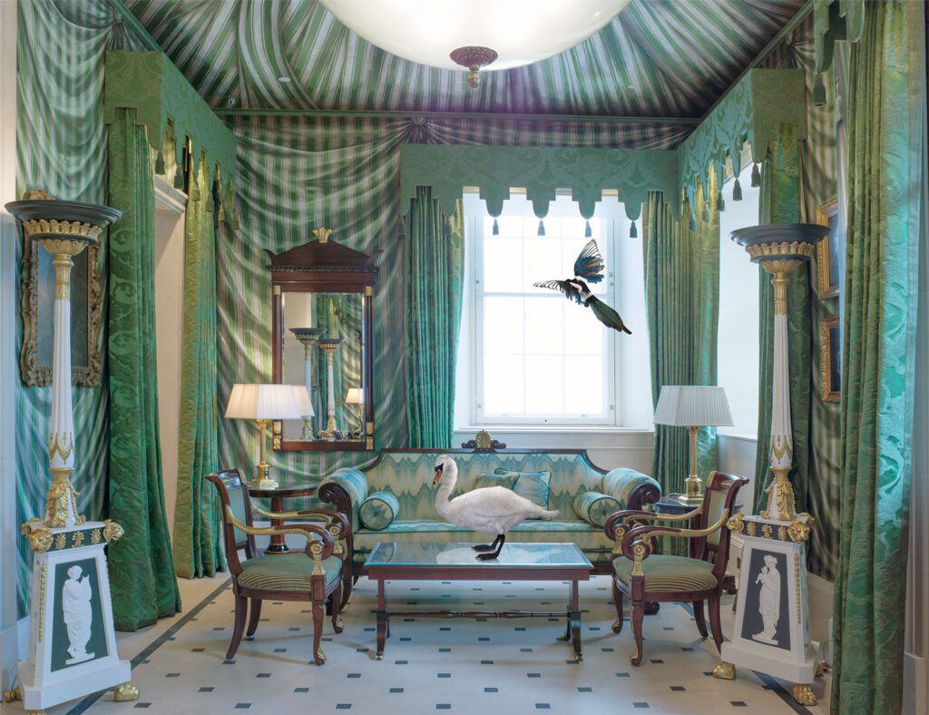 Karen Knorr, The Lady in Waiting, Royal Entrance