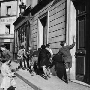 Robert Doisneau, La Sonnette, 1934, Silver gelatin photograph
