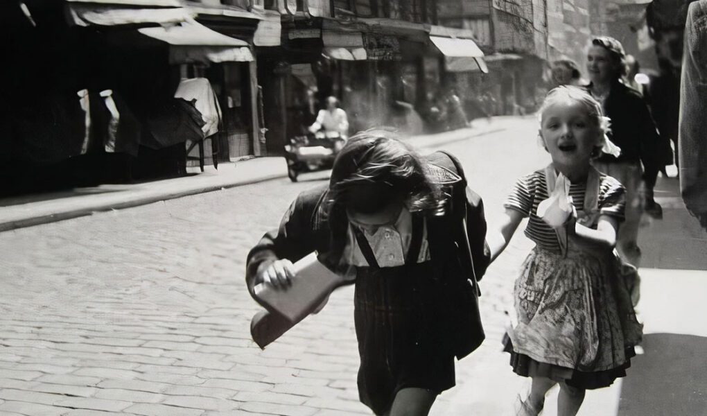 Louis Stettner, Girls Running