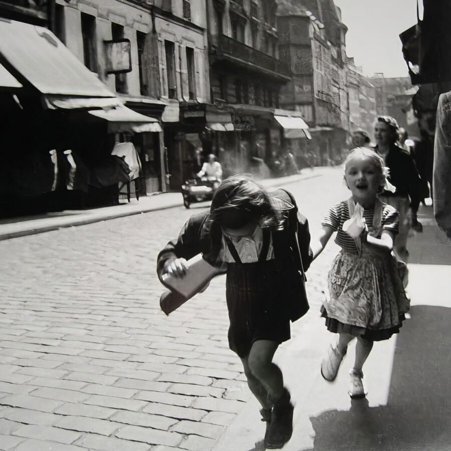 Louis Stettner, Girls Running
