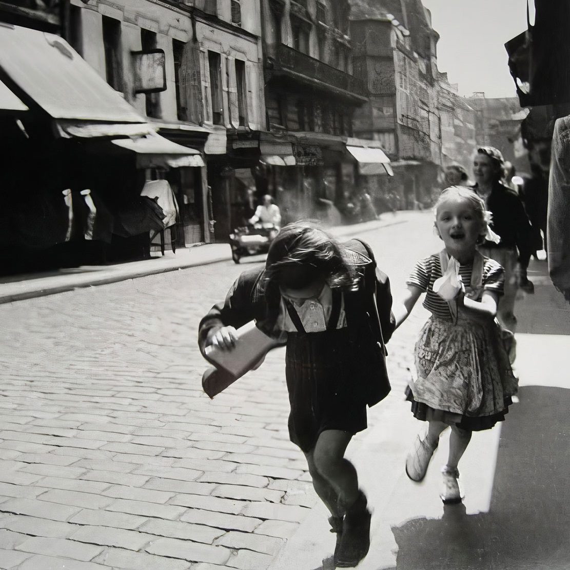 Louis Stettner, Girls Running