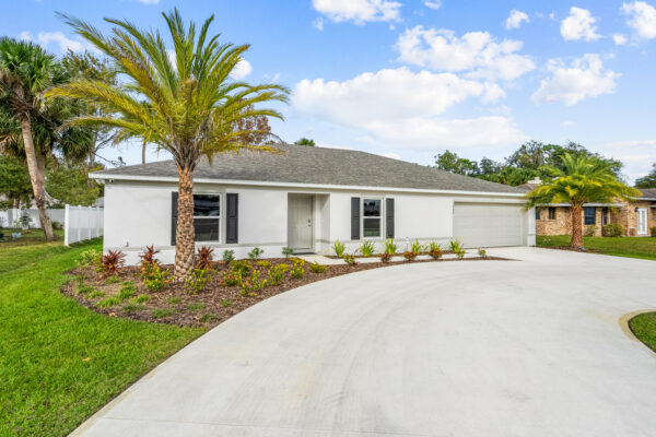 The exterior of the upgraded Majestic model from our Value Collection located in Palm Coast