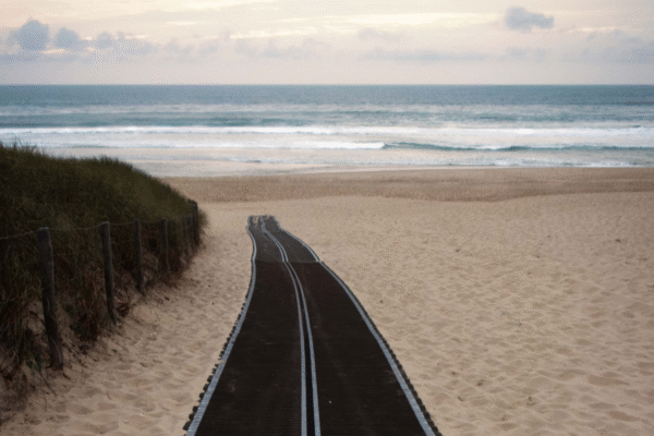 Photo of a road driving into the ocean