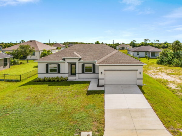 Siesta Floorplan by Holiday Builders