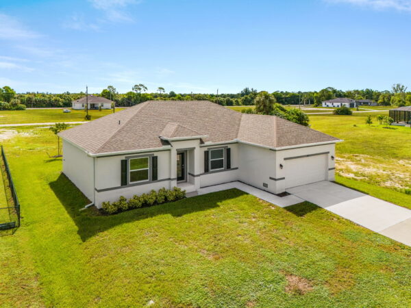 Siesta Floorplan by Holiday Builders