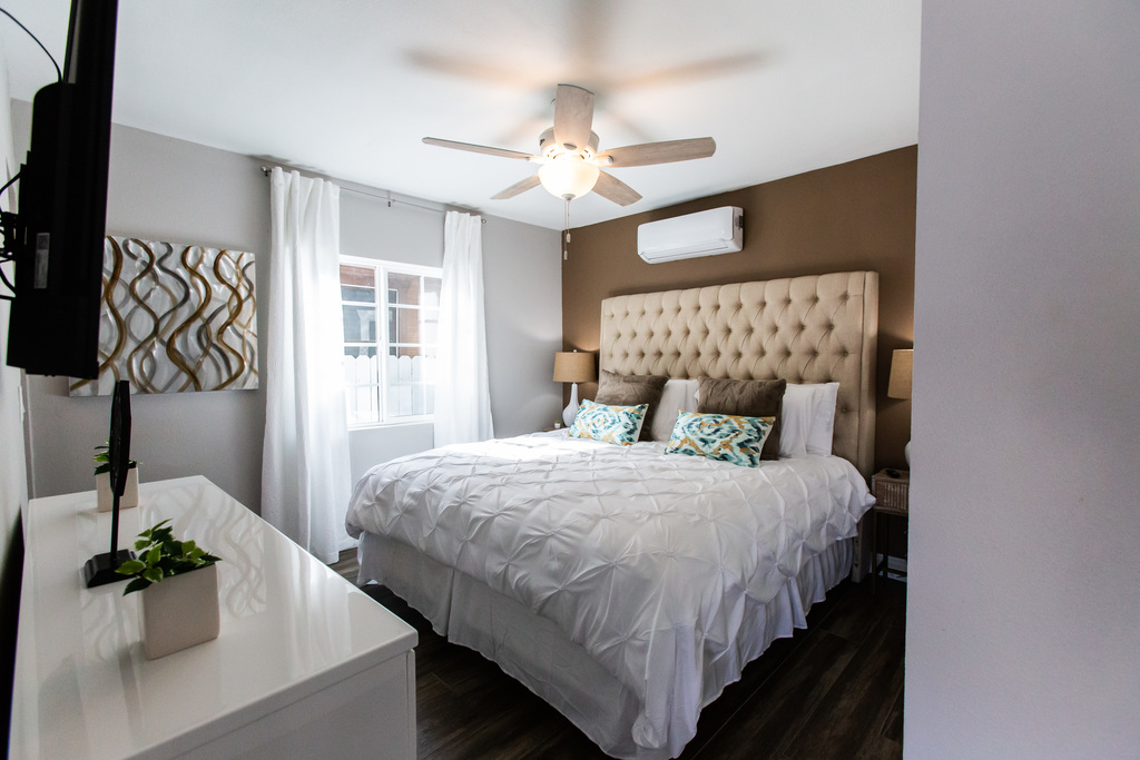 LONG BEACH MODERN DUPLEX ★ KING BED ★ FREE PARKING photo 4