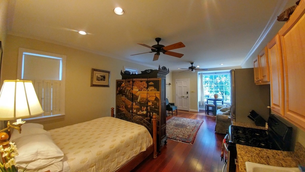 Large Studio | Street Like a Movie Set | Charming Getaway | Patio | Robert DeNiro Has Sat In His Directors Chair in Front Yard photo 2