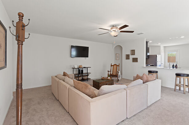 Brand New 3BR Home, Sleeps 6, 10 min from downtown photo 4