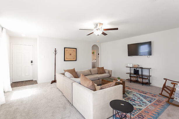Brand New 3BR Home, Sleeps 6, 10 min from downtown photo 3