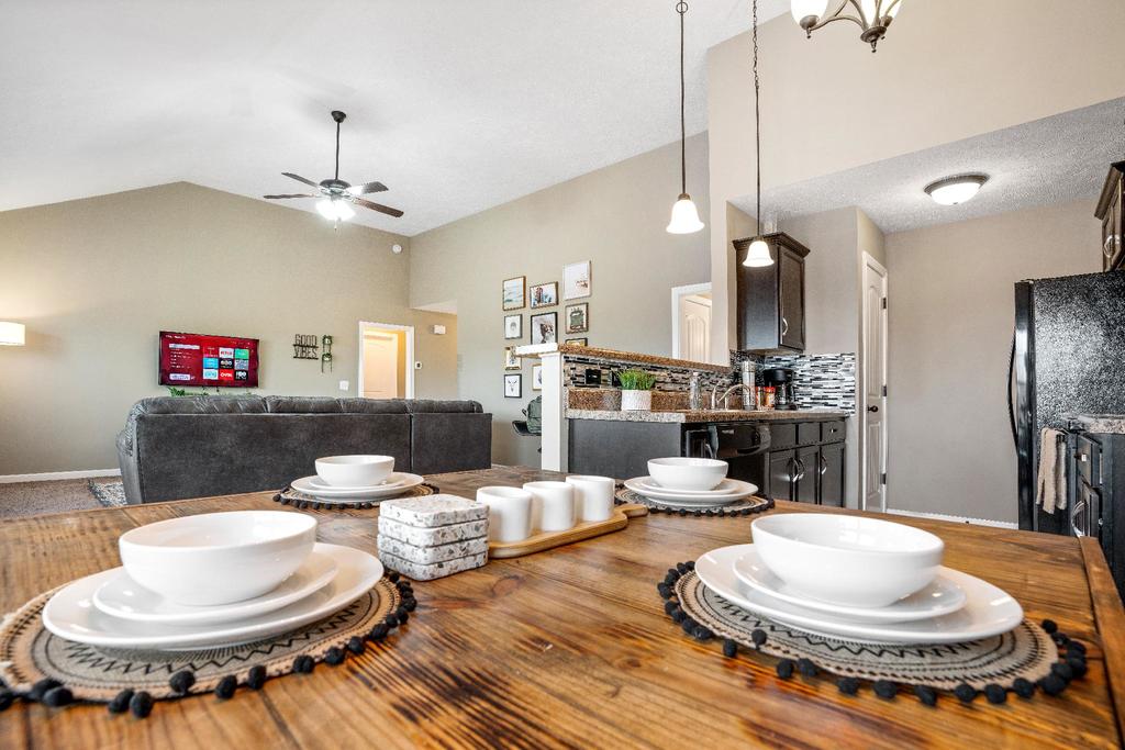1827 Camelot ♚King Bed-Centrally Located-Sleeps 7 photo 2