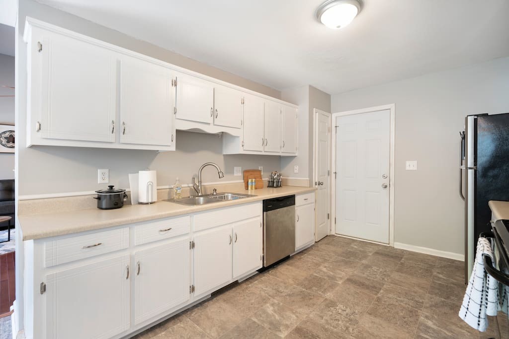3501 Sandpiper Dr. · ♚King Bed ✩Jet Tub✩ 8 Miles to Post photo 2