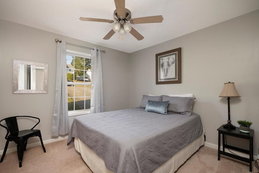 352 Donna Dr · ✔Johnson Home ✔6 Miles to Post ✔ King ♚ Bed photo 3