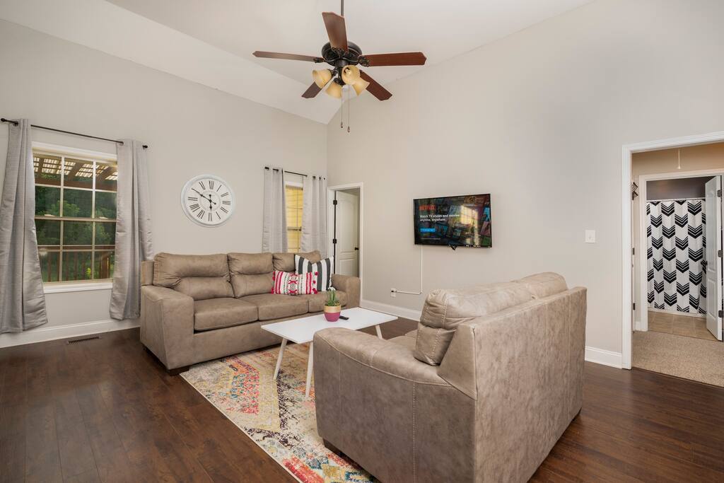 544 Tracy Ln. · ♔King Bed | 10 Miles to Campbell ♥ So Cute ♥ photo 2