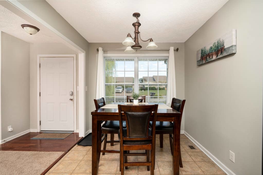 549 Oakmont Dr · ❤ King Bed, Smart TVs & 1.5 Miles to Campbell ❤ photo 4