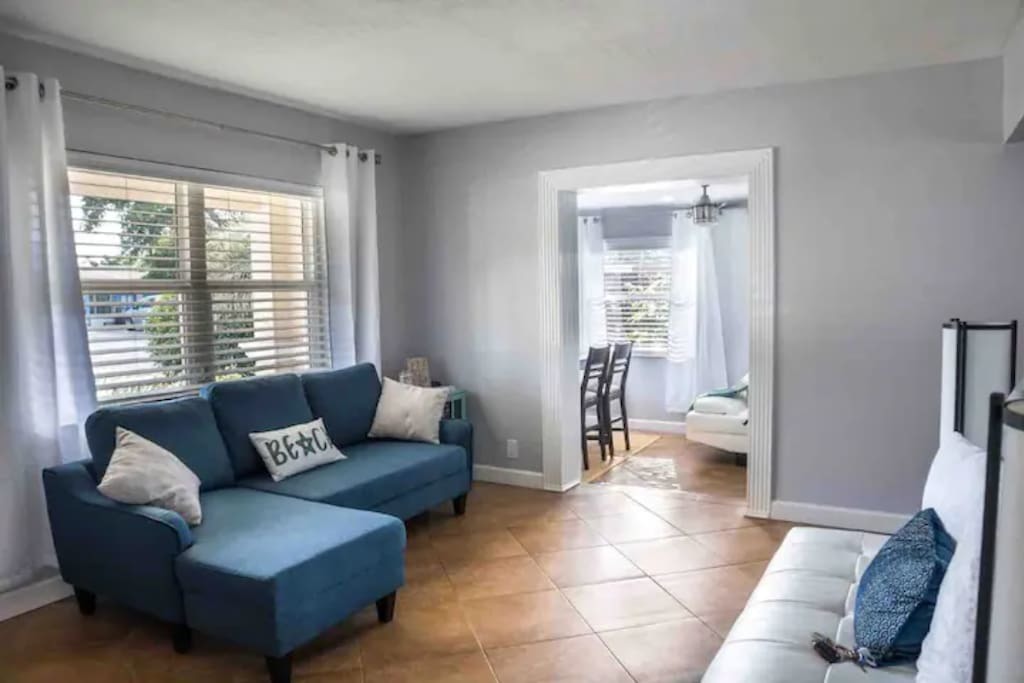 Cozy Home in South Tampa **Amazing Backyard!** photo 2