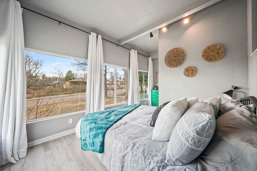 Cheerful Modern Retreat For The Whole Gang photo 3