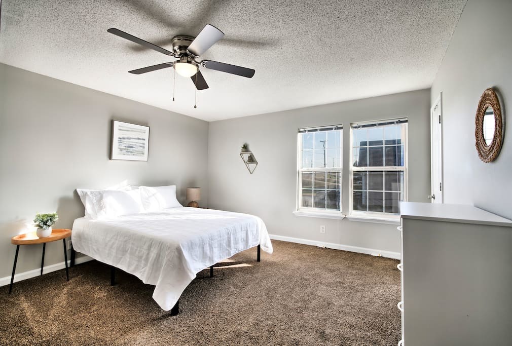 590 Flower Dr · ❀Corner Lot Home & 3 Miles to Shopping & Dining❀ photo 3