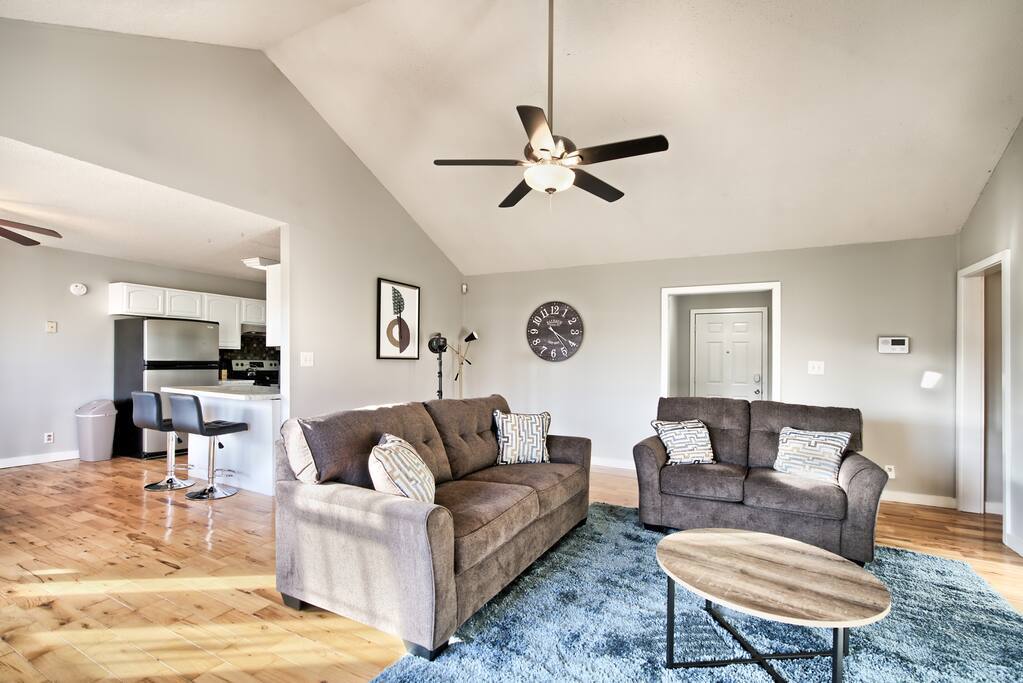 590 Flower Dr · ❀Corner Lot Home & 3 Miles to Shopping & Dining❀ photo 5