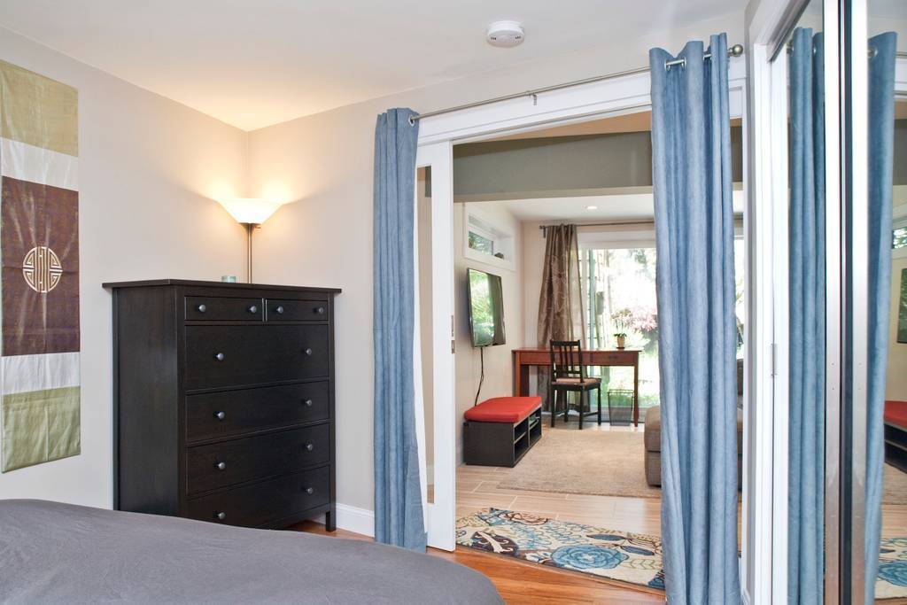 Private, Newly-Renovated 1-Br Apt photo 4
