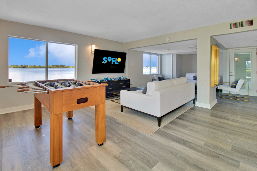 Luxe Studio, Private Beach, king Bed, Ocean Views photo 5