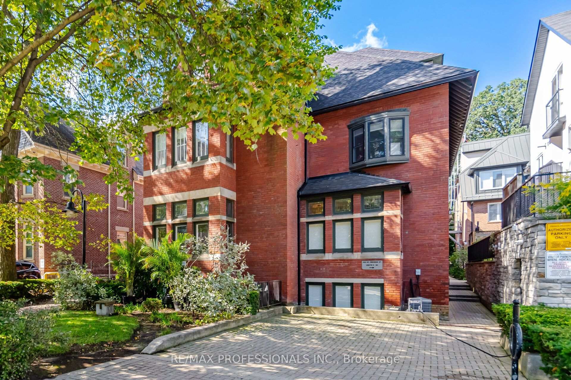 10-228 St George Street, Toronto