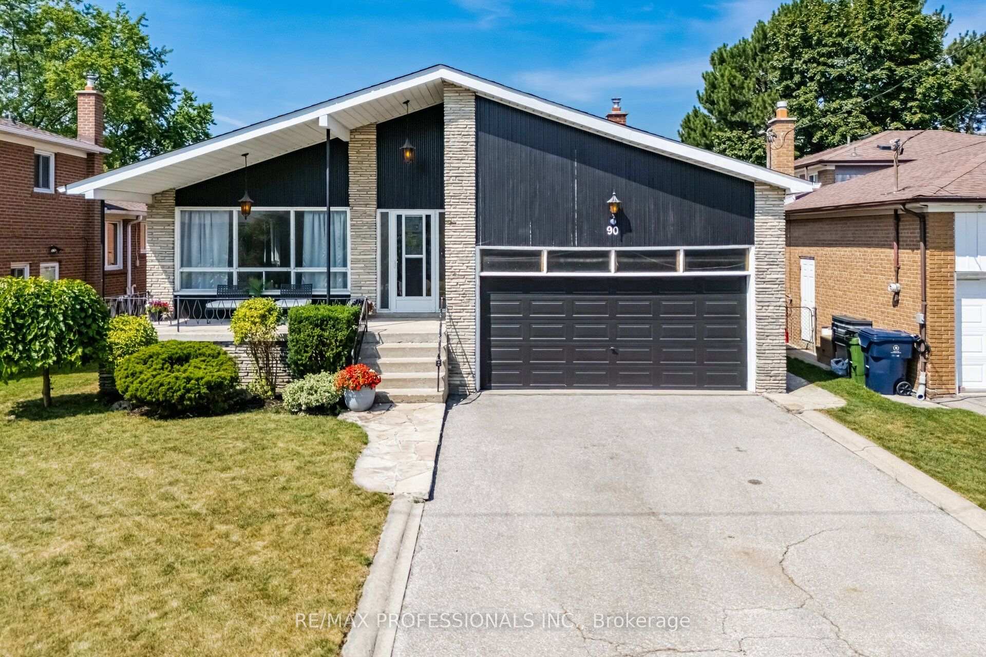 90 Peckham Avenue, Toronto
