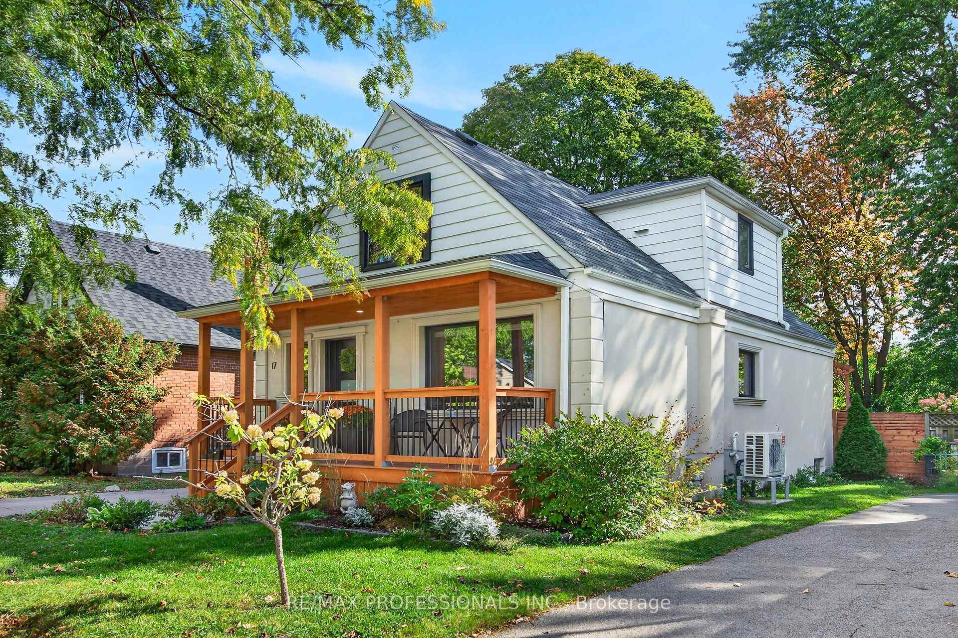17 Hollydene Road, Toronto