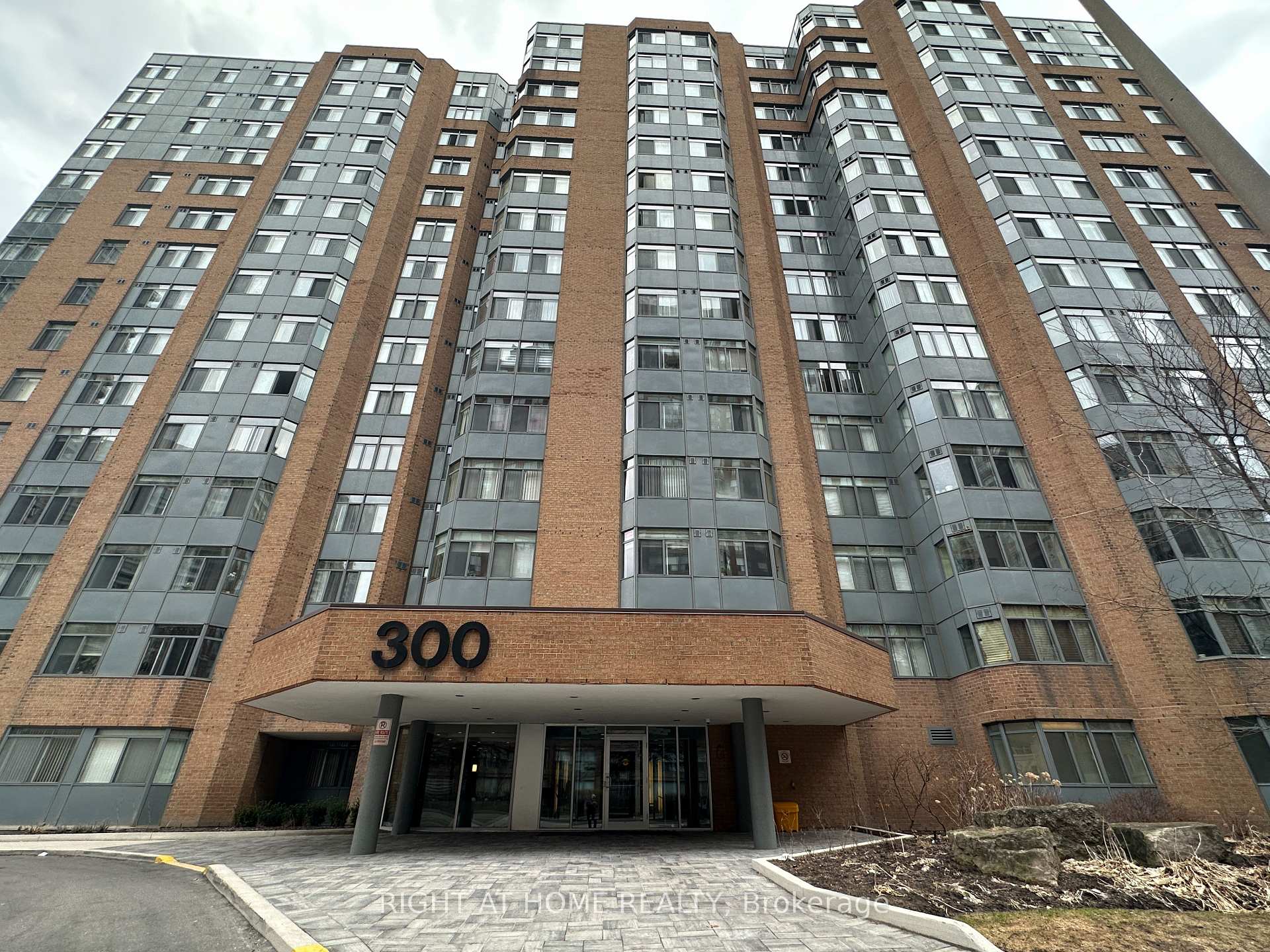 1406-300 Webb Drive, Mississauga