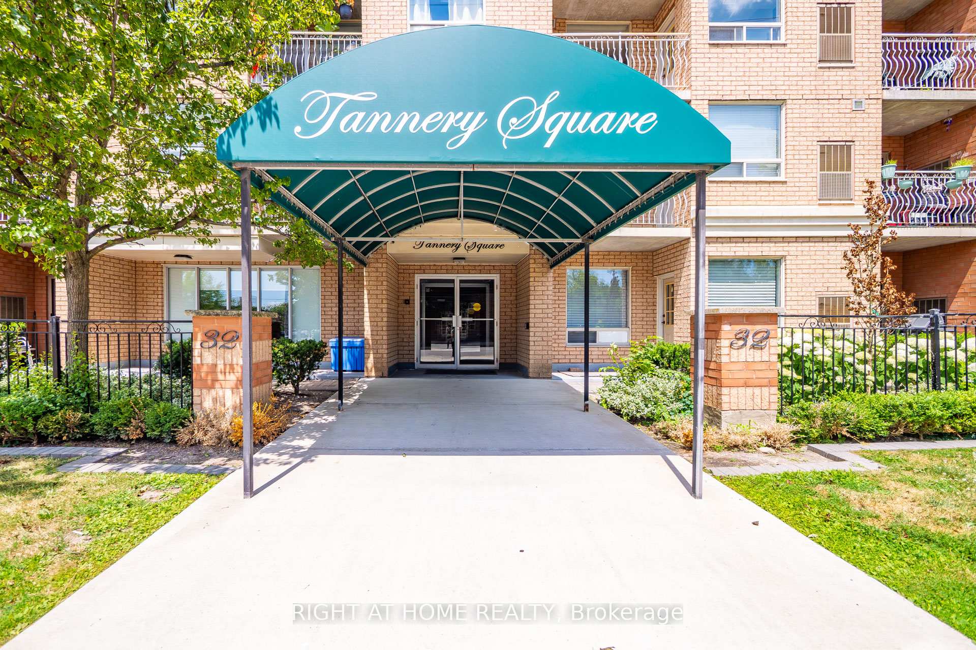607-32 Tannery Street, Mississauga