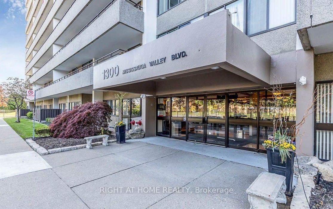 305-1300 Mississauga Valley Boulevard, Mississauga