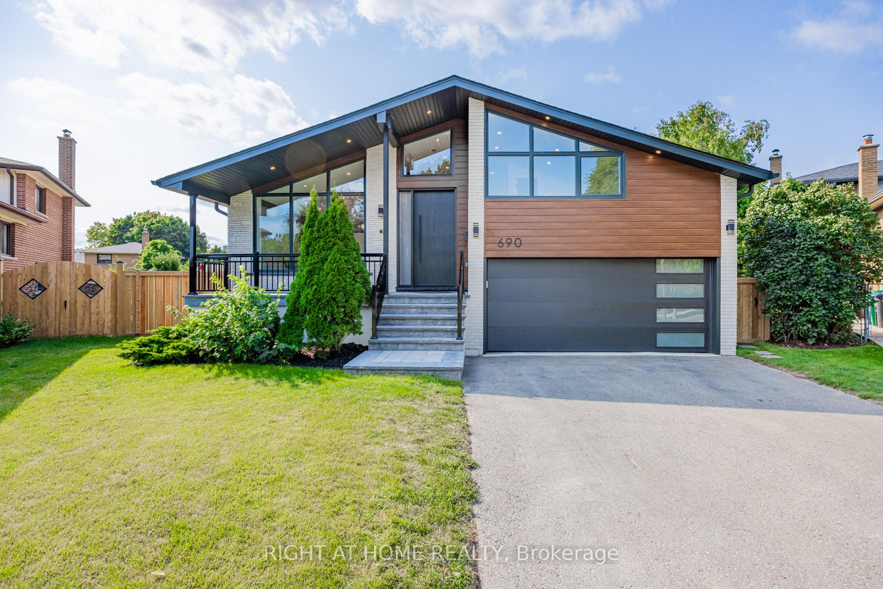 690 Hillman Crescent, Mississauga