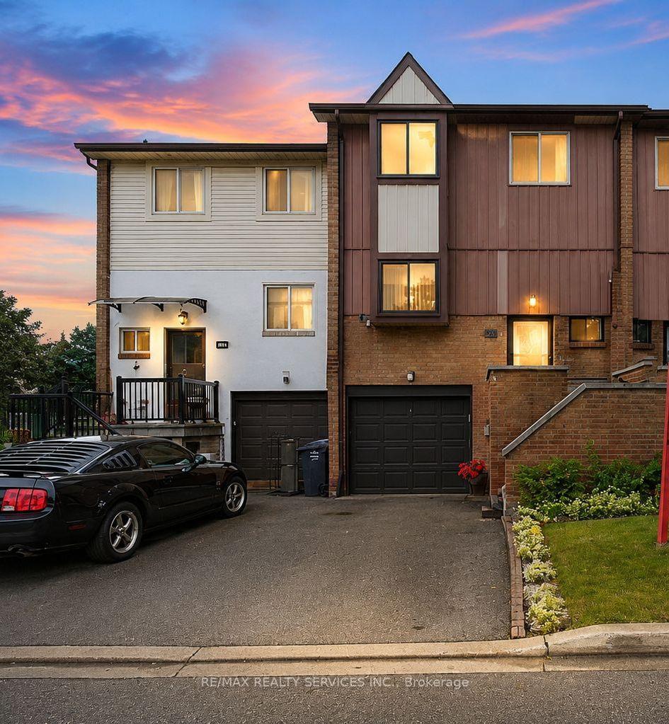 68-68 Baronwood Court, Brampton