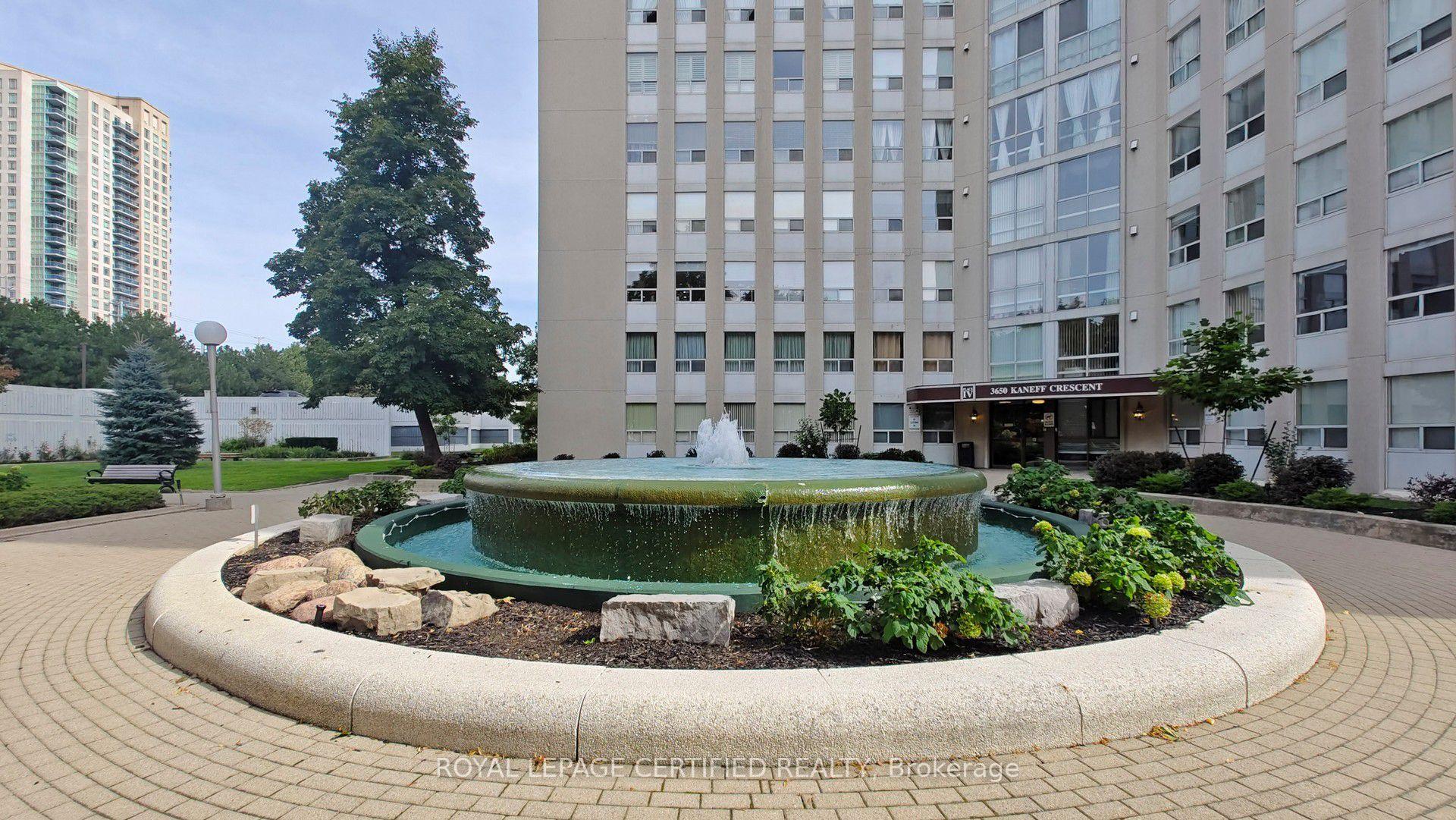 802-3650 Kaneff Crescent, Mississauga
