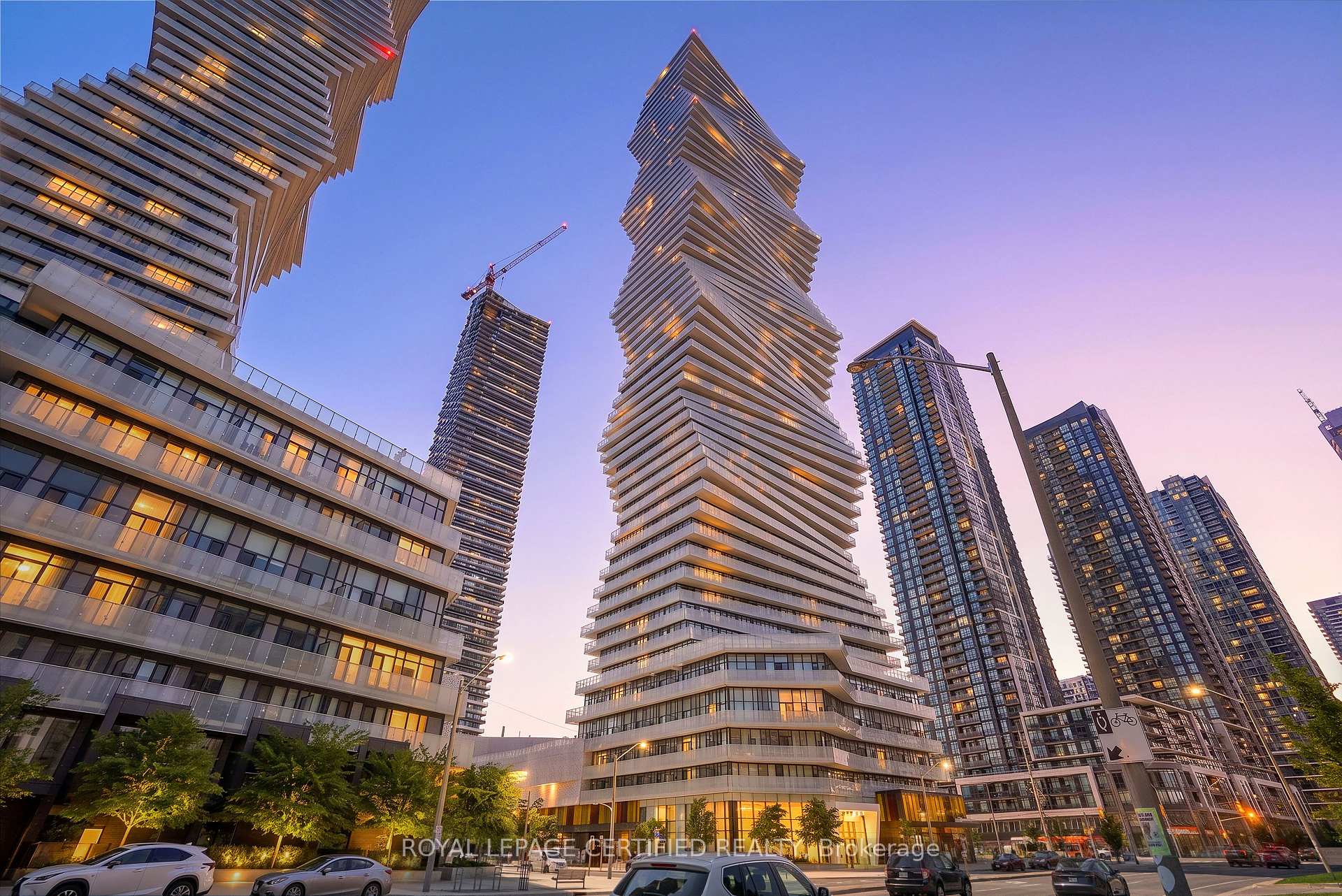 5907-3900 Confederation Parkway, Mississauga