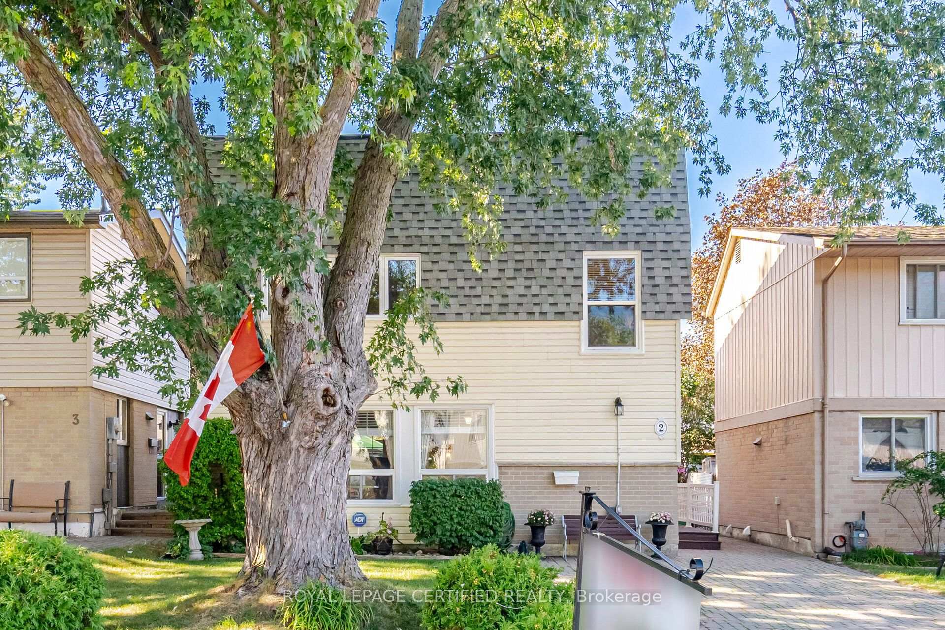 2 Grove Park Square, Brampton