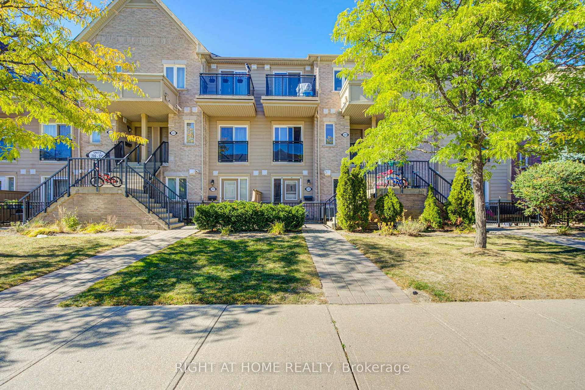323-4975 Southampton Drive, Mississauga