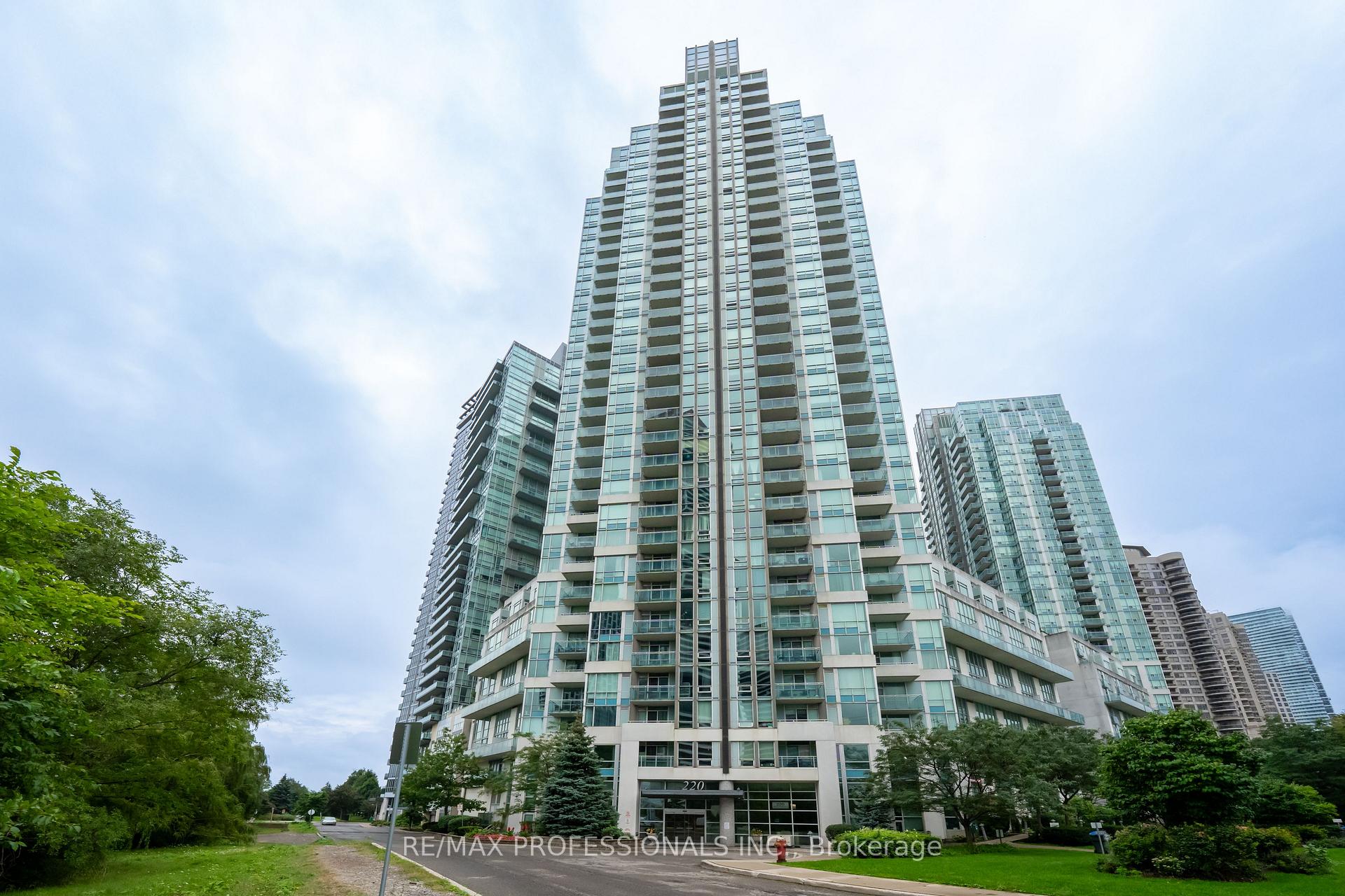 2004-220 Burnhamthorpe Road W, Mississauga