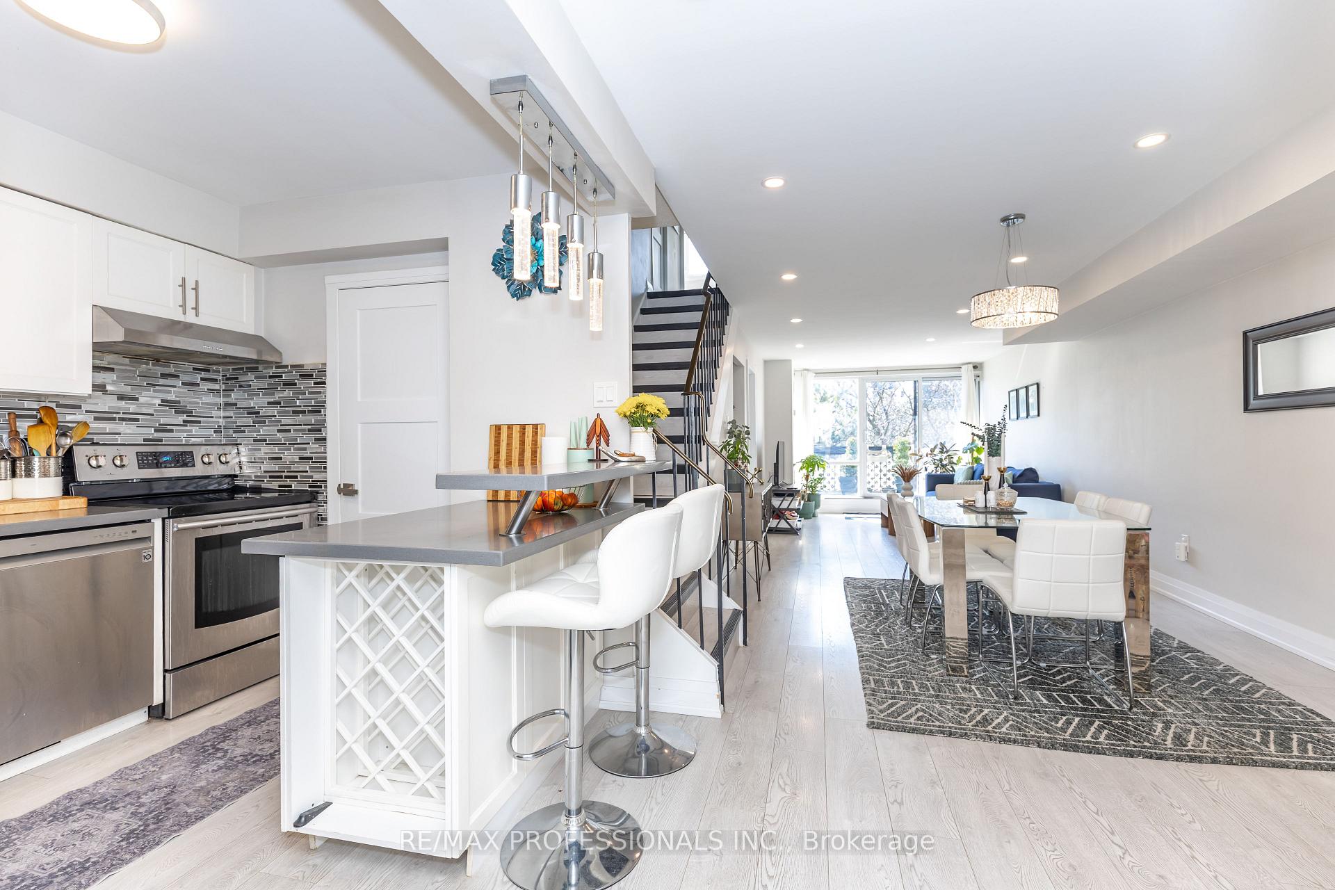 339-2 Valhalla Inn Road, Toronto