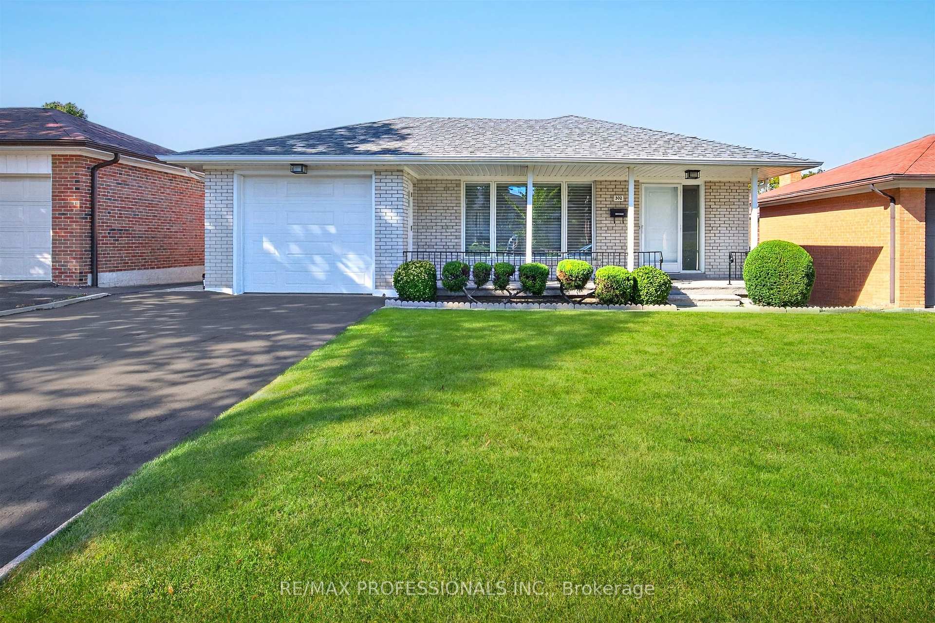 302 La Rose Avenue, Toronto